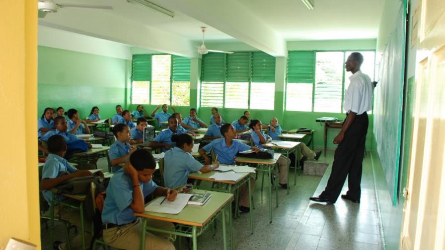 Organizaciones patrocinan escuelas