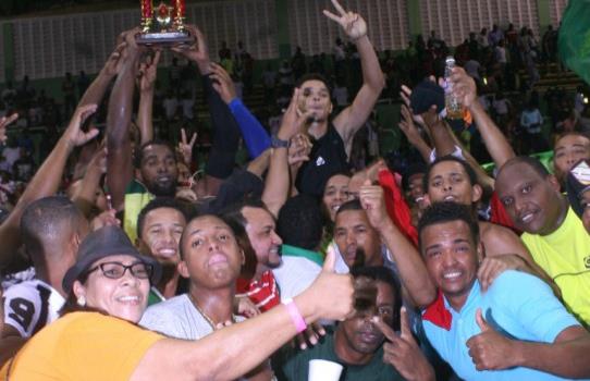 Chola gana la corona de basket superior de La Romana