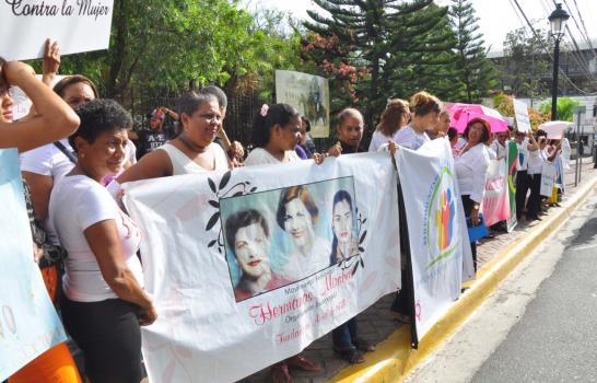Feministas de Santiago se movilizan contra la violencia de género