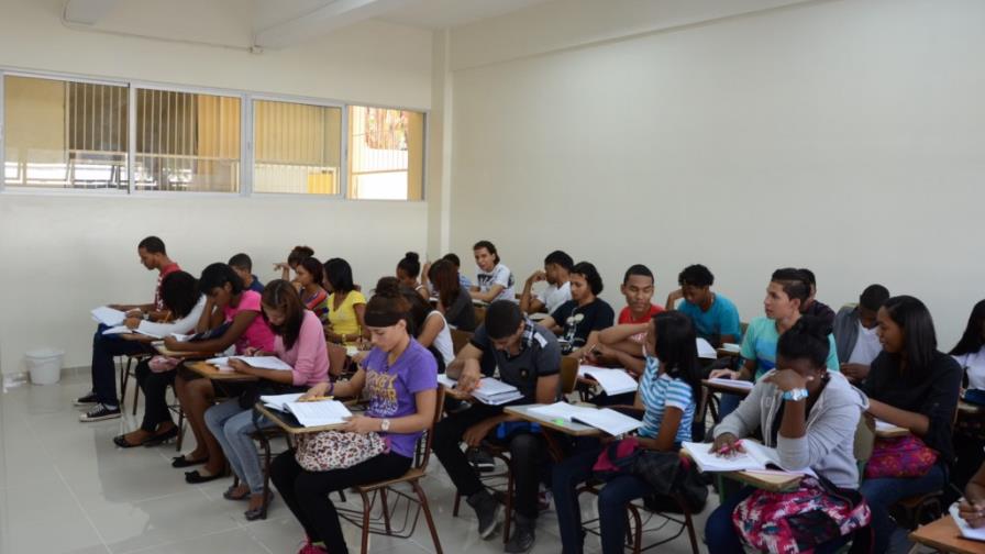 Llama a ‘emburujarse’ con universidades Llama a ‘emburujarse’ con universidades