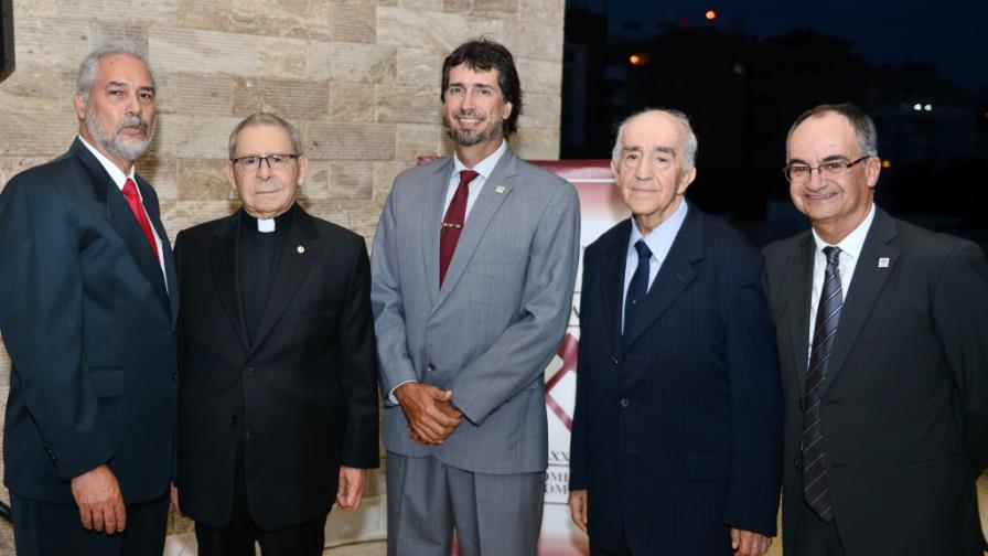 Sociedad de Geología reconoce a monseñor Núñez Collado y al maesto Nelson Gil