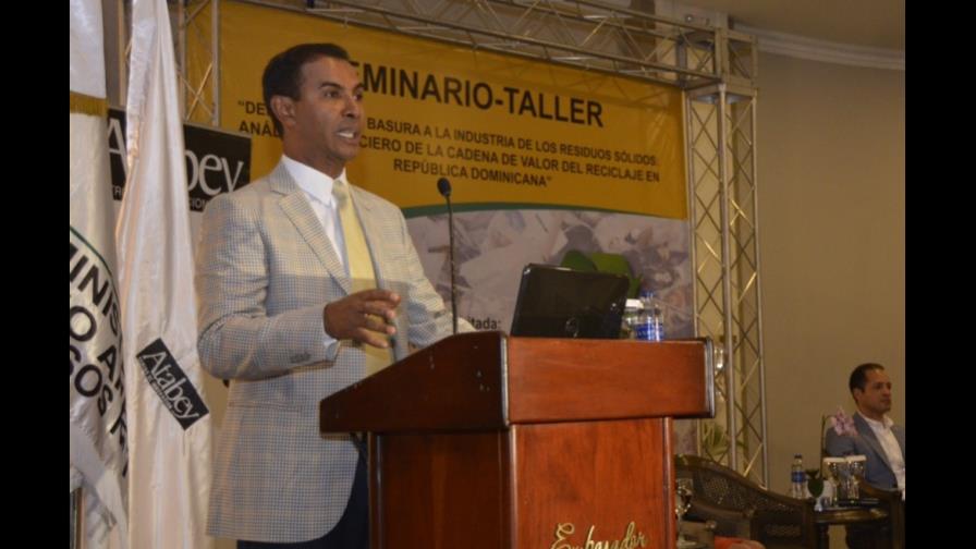 Domingo Contreras dice que el 30 % de la basura generada en el país tiene valor comercial