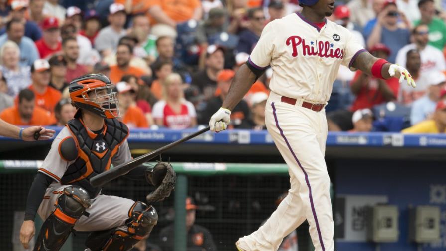 Howard jonronea para acabar mala racha de Filis