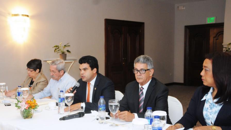 Sectores proponen diálogo para reorientar el sector salud