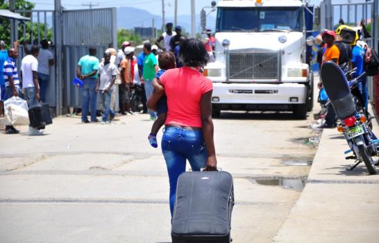 Haitianos salen en masa por Dajabón