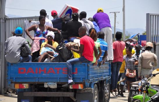 Haitianos salen en masa por Dajabón