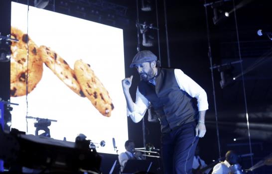 Juan Luis Guerra cumple su promesa y hace bailar a un público muy entregado