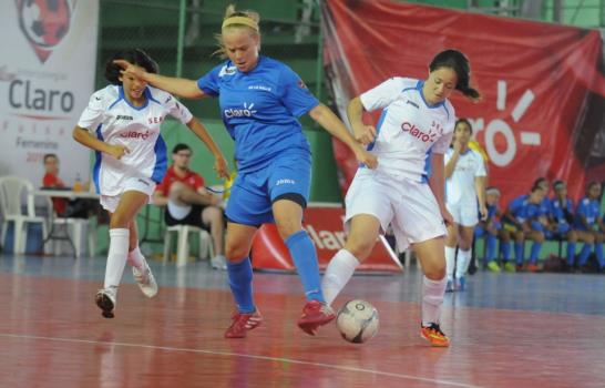 De la Salle, Instituto Montessori y Américas Bicultural avanzan en futsal femenino