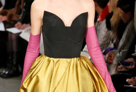 Firma Óscar de la Renta hace su primer desfile sin fundador