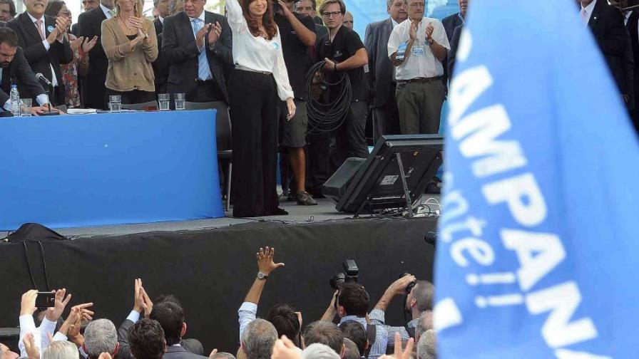 Cristina Fernández advierte que no se dejará condicionar y evita hablar de Nisman Cristina Fernández advierte que no se dejará condicionar y evita hablar de Nisman