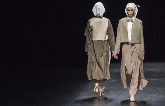 Sobriedad y elegancia en segundo día de la Semana de la Moda de Tokio