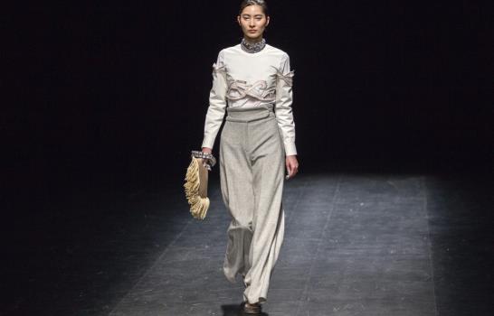 Sobriedad y elegancia en segundo día de la Semana de la Moda de Tokio