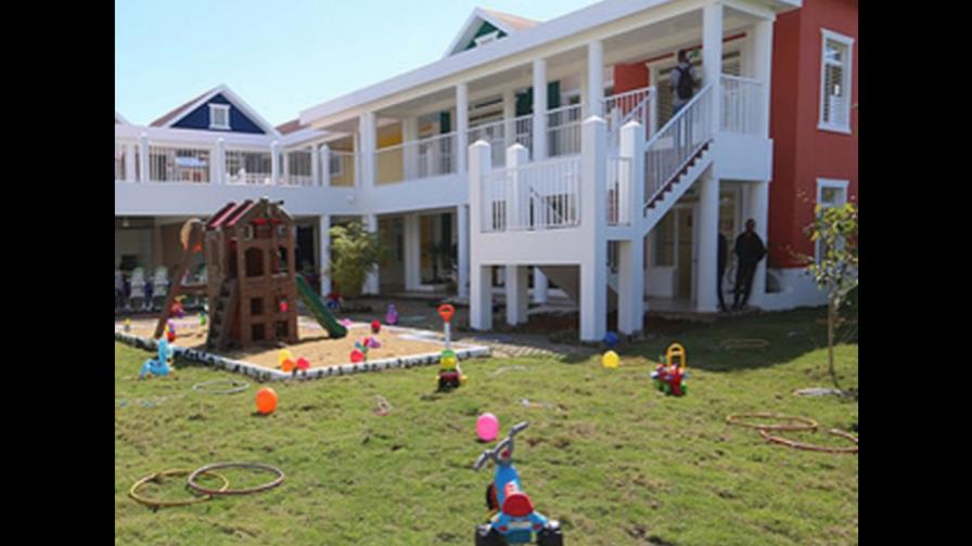 Danilo Medina entrega un politécnico y una estancia