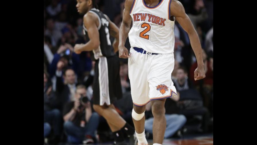 Knicks sorprenden a Spurs con triunfo en tiempo extra