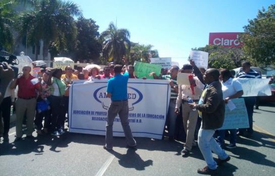 Técnicos de educación demandan regularizar estatus de más de 800 compañeros