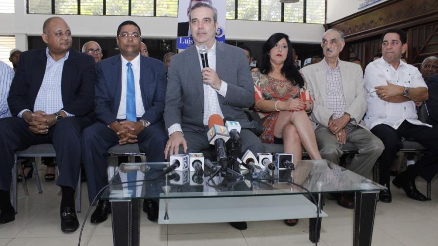 Abinader recibe respaldo de Víctor D´Aza y otros municipalistas Abinader recibe respaldo de Víctor D´Aza y otros municipalistas