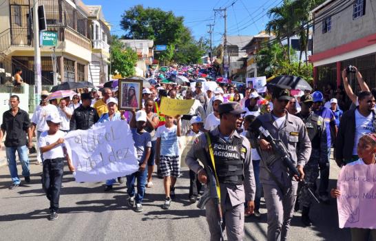 Marchan por la paz en zona sur de Santiago Marchan por la paz en zona sur de Santiago