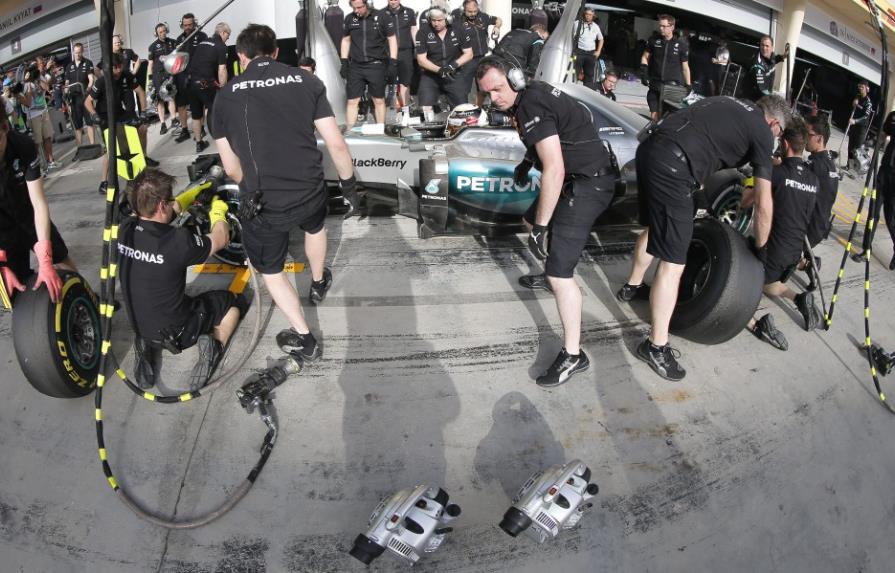 Lewis Hamilton (Mercedes) lidera los últimos entrenamientos en Baréin