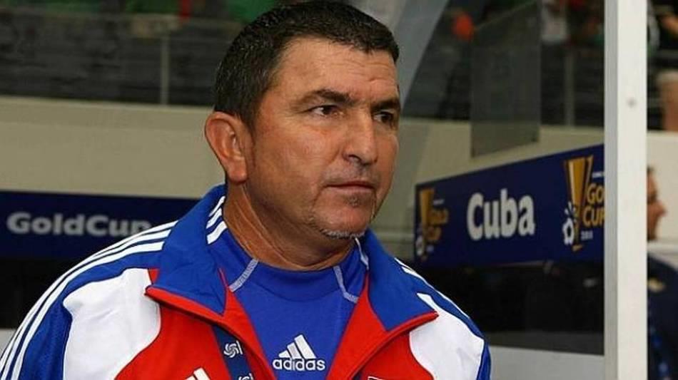 CONCACAF suspende técnico cubano de fútbol por conducta racista