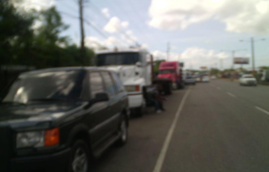Conflicto entre camioneros en la autopista Duarte