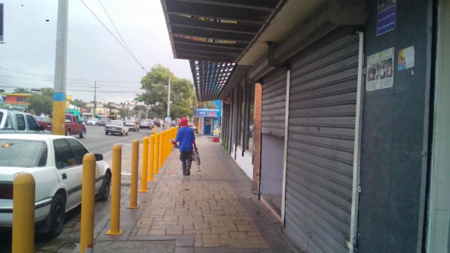 Comerciantes a favor y en contra pilotillos en San Vicente de Paul