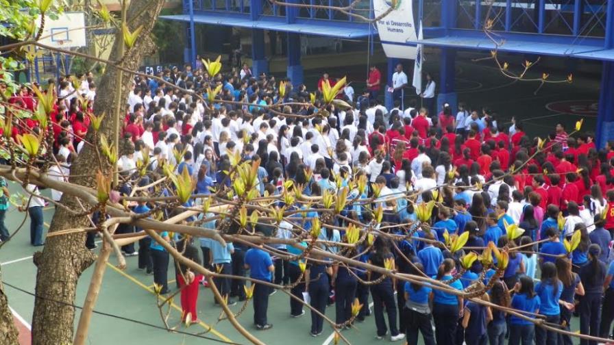 Babeque Secundaria recibe certificado Internacional