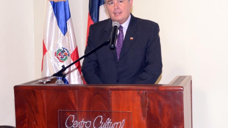 Resalta importancia del cine y la poesía