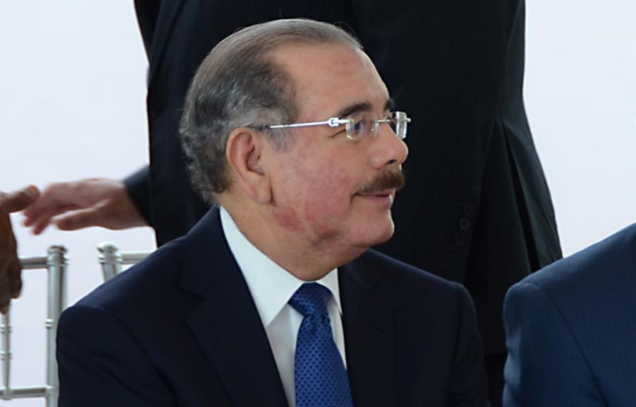 Danilo Medina confirma está afectado por una dermatitis