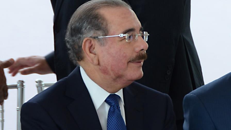Danilo Medina confirma está afectado por una dermatitis