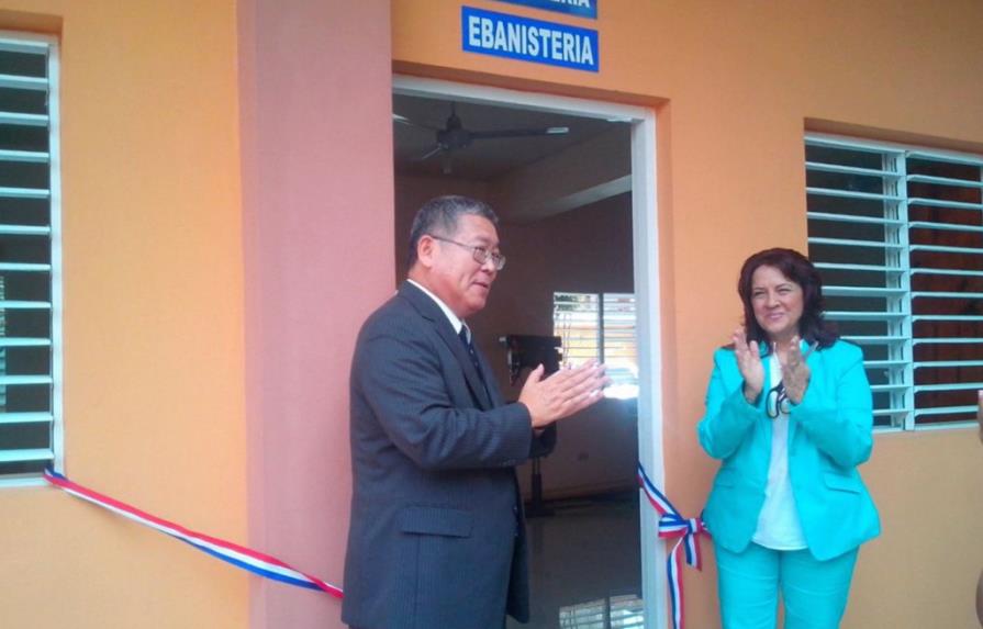 Amplían cursos técnicos para embarazadas en Santo Domingo Este