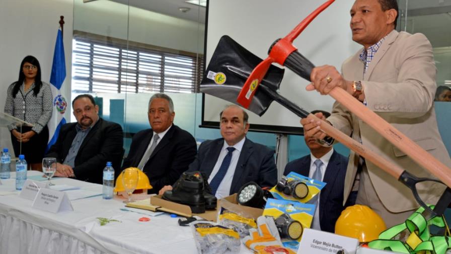 Energía y Minas apoyará a pequeños mineros de la República Dominicana Energía y Minas apoyará a pequeños mineros de la República Dominicana
