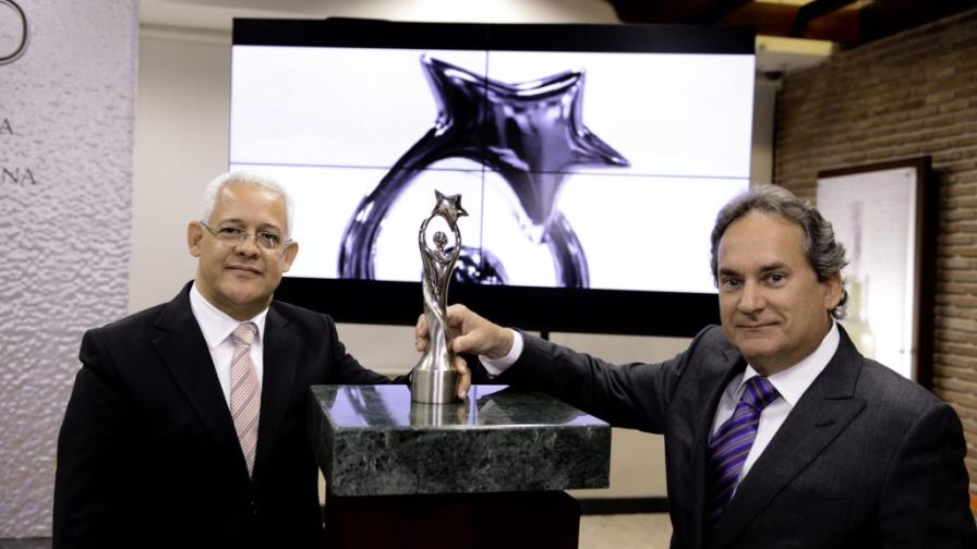 La estatuilla del Soberano tiene un nuevo rostro