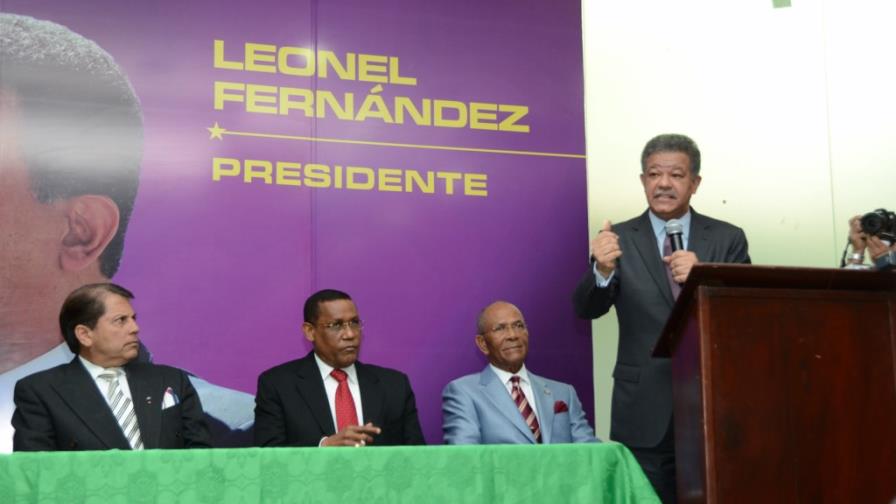 Leonel Fernández dice que Policía Nacional detecta los autores de delitos en 48 horas Leonel Fernández dice que Policía Nacional detecta los autores de delitos en 48 horas