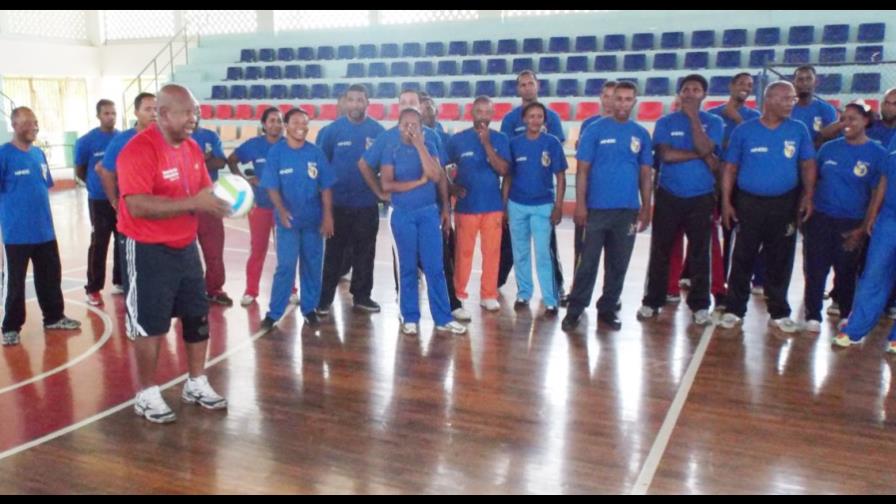 Inefi y Centro Regional Voleibol inician curso capacitación