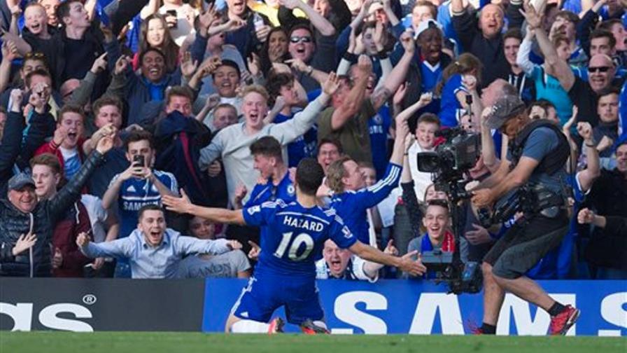 Chelsea gana a Man United y se aleja en la Premier