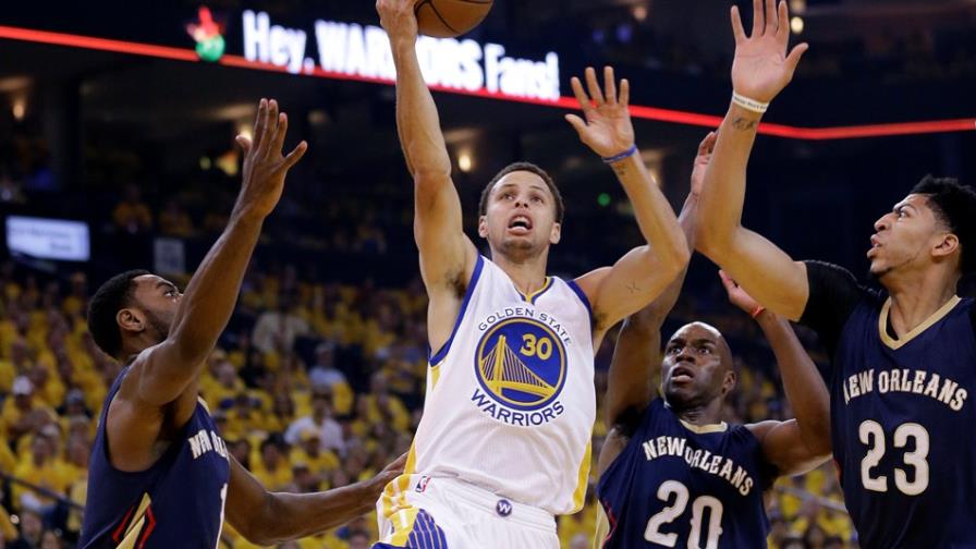 Curry anota 34 y Warriors superan a Pelicans en 1er partido; Wizards vencen a Raptors