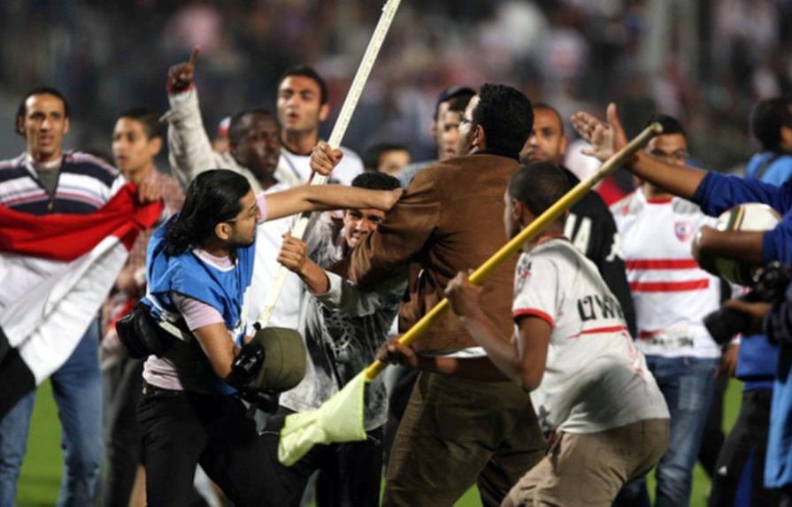Condenan a muerte a 11 egipcios por disturbios en un partido de fútbol