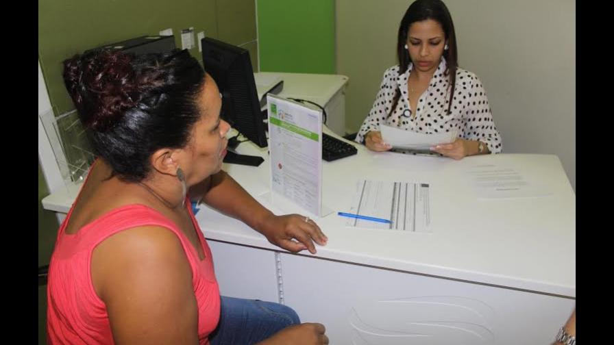 SeNaSa habilita puntos en tienda La Sirena para afiliar trabajadoras domésticas