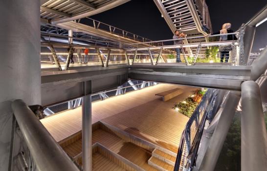 Un puente peatonal se convierte en el nuevo icono de Teherán