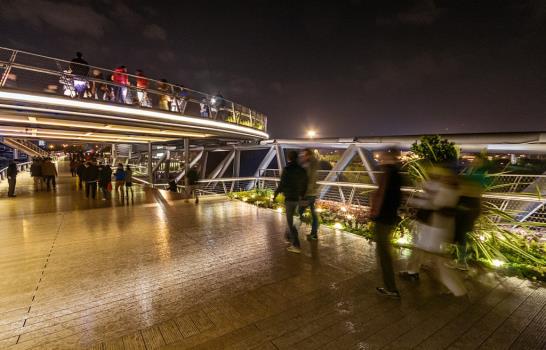 Un puente peatonal se convierte en el nuevo icono de Teherán