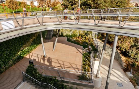 Un puente peatonal se convierte en el nuevo icono de Teherán