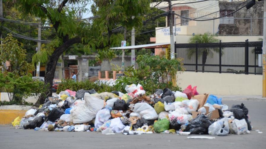 Basura se amontona en Sabana Perdida