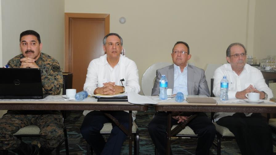 Peralta destaca avances contra mosca del Mediterráneo