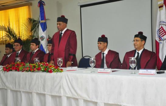 Presentan en Moca miembros del Tribunal Constitucional