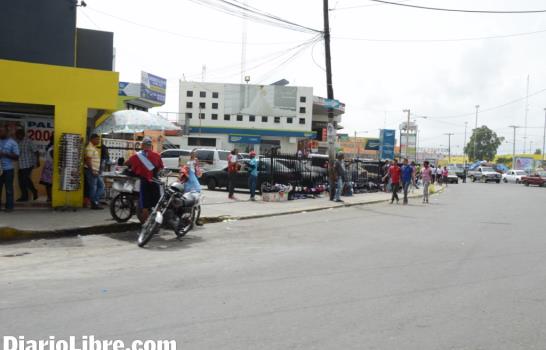 Haitianos despejan avenidas de Santo Domingo