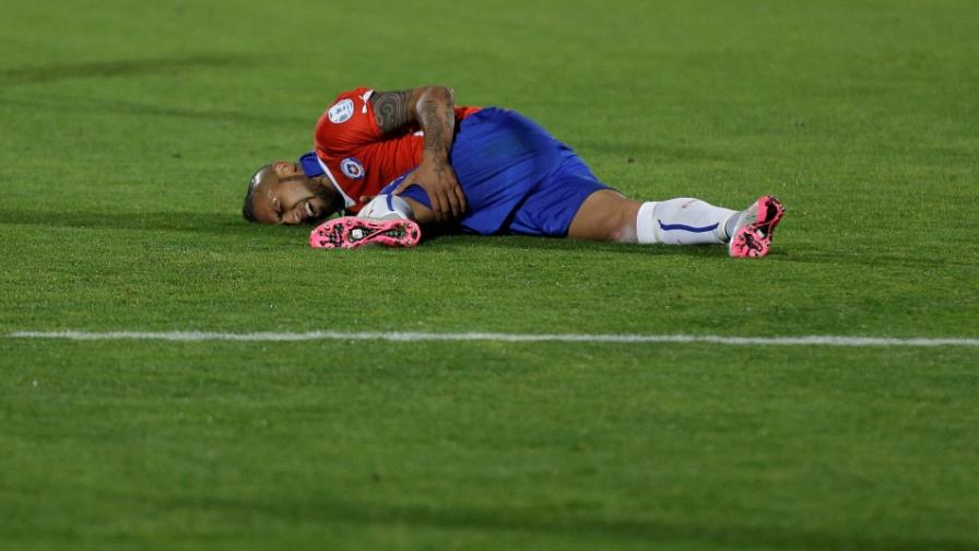 Arturo Vidal, ovacionado por hinchas y cobijado por compañeros