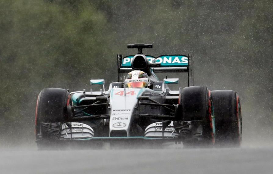 Lewis Hamilton vence a Nico Rosberg y vuelve a tomar la pole en Austria
