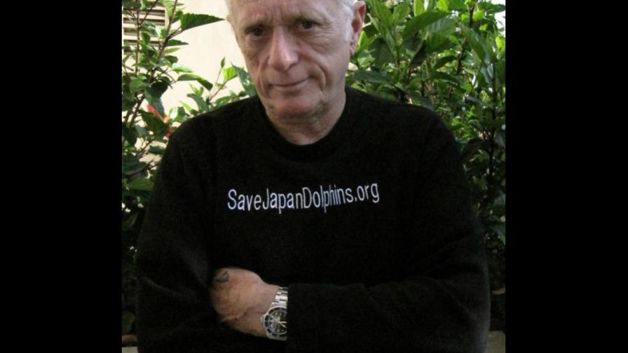 Entrenador de Flipper ahora condena cautiverio de delfines
