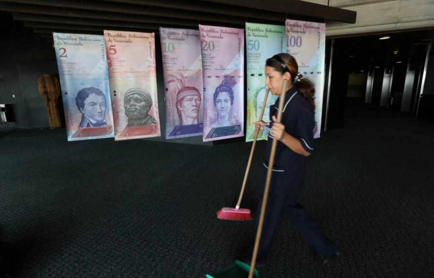Los venezolanos vuelven a cambiar divisas libremente después de 12 años