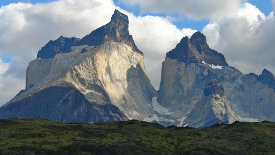 Expulsan a dos estadounidenses de Chile por hacer fogata en parque nacional